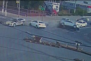 В Волгограде автоледи стала виновницей ДТП с пятью машинами