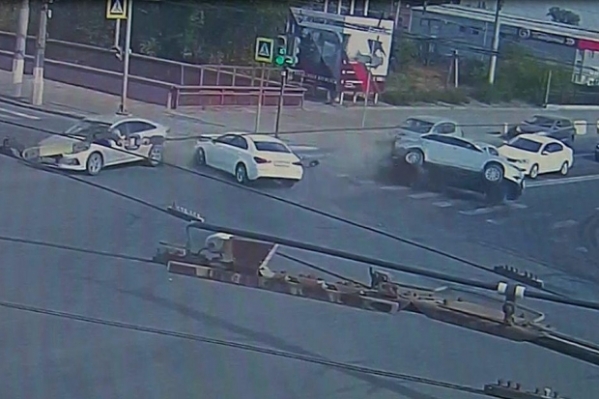 В Волгограде автоледи стала виновницей ДТП с пятью машинами