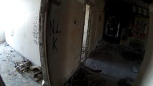 Здание заброшенной волгоградской психбольницы попало на видео