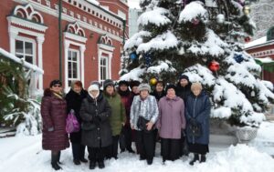 Для волгоградских пенсионерок провели предновогоднюю экскурсию