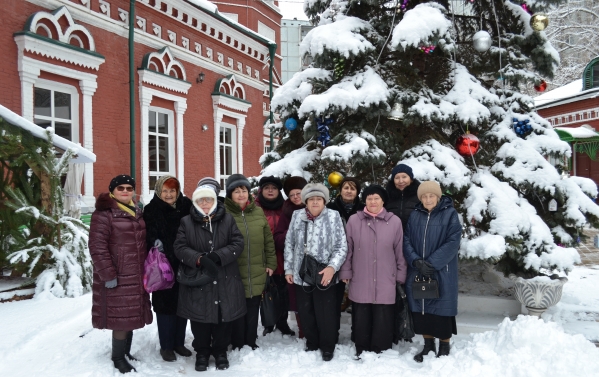 Для волгоградских пенсионерок провели предновогоднюю экскурсию