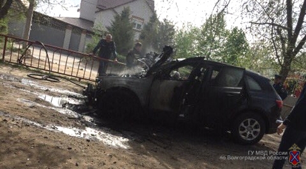 В Волгограде задержали подозреваемых в поджоге Audi Q5
