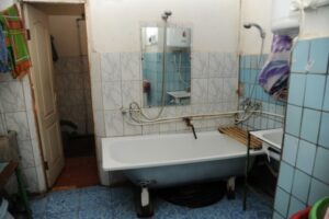 Волгоградцам объяснили, кто обязан следить за чистотой в туалетах общежития