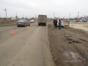 Под Волгоградом 14-летний велосипедист попал под колеса ГАЗа
