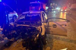 Пять человек пострадали в ДТП с такси в центре Волгограда