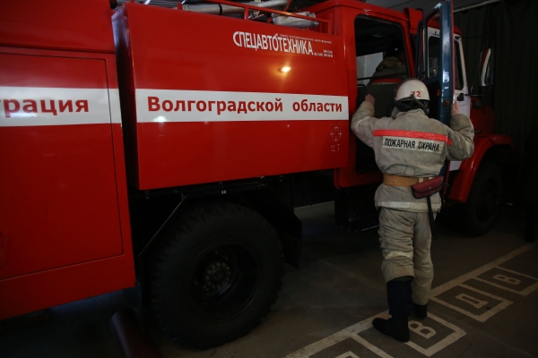Ночью в Камышине сгорели «Фольксваген Пассат» и ВАЗ-2112