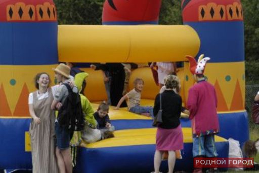 В Волгограде 3-летняя девочка попала в больницу после игр на батуте