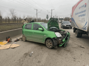 Две женщины и ребенок попали в больницу после тройного ДТП под Волгоградом