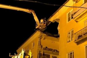 Разбор завалов разрушенного дома в Волгограде продолжался всю ночь – видео