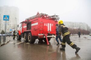 На севере Волгограда сгорел торговый павильон