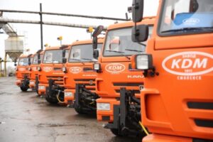 60 спецмашин будут чистить снег ночью в Волгограде