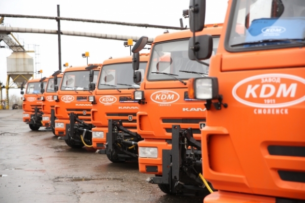 60 спецмашин будут чистить снег ночью в Волгограде