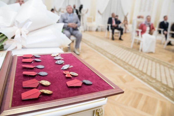 17 волгоградцев получили госнаграды из рук губернатора Бочарова