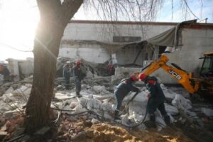Оставшихся без света волгоградцев подключают к резервным сетям