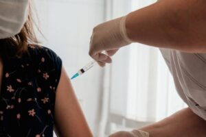 В Волгоградской области от COVID-19 вакцинировались 5115 подростков