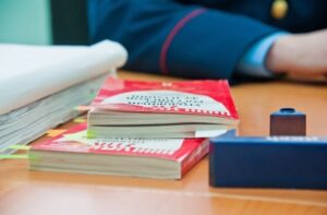 37-летний волгоградец подговорил несовершеннолетних товарищей угнать авто