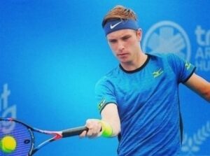 Волгоградский теннисист продолжает борьбу на турнире во Франции