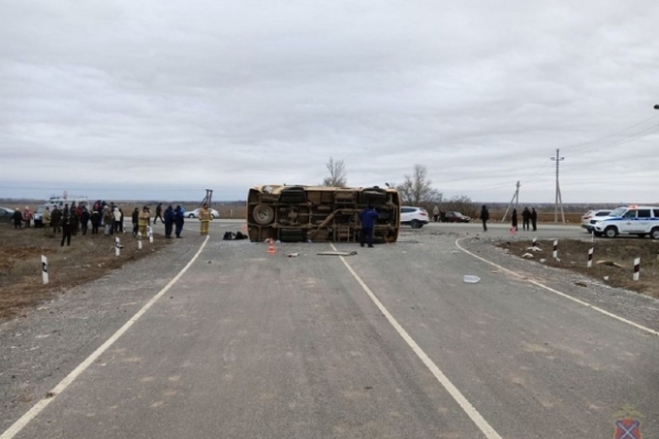 В Волгоградской области школьный автобус попал в серьезное ДТП