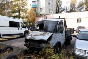 В Волгограде 20-летний пьяный рецидивист сжег три машины