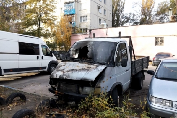 В Волгограде 20-летний пьяный рецидивист сжег три машины