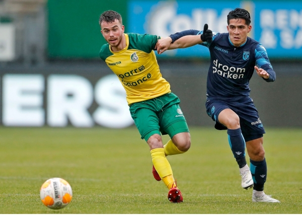 Фортуна отвернулась от «Витесса» волгоградца Слуцкого