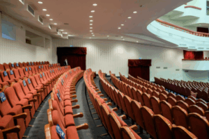 Губернатор Волгоградской области проверил ход реконструкции ТЮЗа