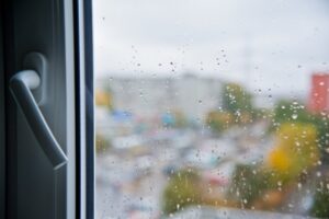 Под Волгоградом ветром снесло крышу административного здания