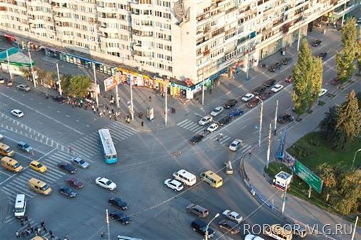 В Волгограде девушка пострадала под колесами микроавтобуса