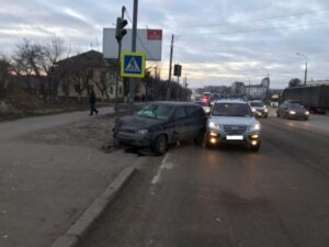 В Волгограде столкнулись «Лада» и «Лифан»