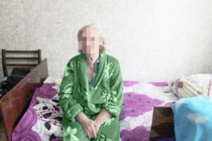 «Боюсь остаться на улице»: пенсионеров могут лишить жилья за долги по коммуналке