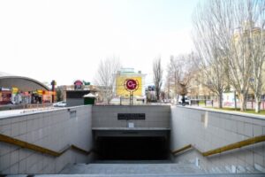 Волгоградцам предлагают купить маски на станциях метротрама