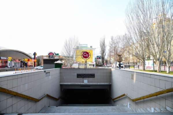 Волгоградцам предлагают купить маски на станциях метротрама