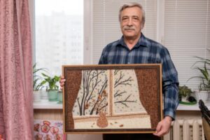 Волгоградец делает картины из гречки, орехов и семечек