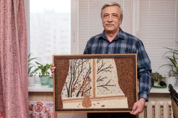 Волгоградец делает картины из гречки, орехов и семечек