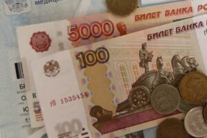 Волгоградский коммерсант полгода не платил зарплату подчиненному