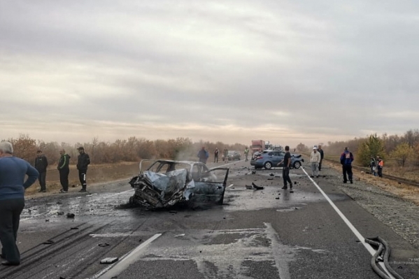 Пять человек пострадали в ДТП с фурой на трассе под Волгоградом