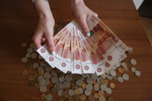 Две аферистки «сняли порчу» с волгоградки за 20 тысяч долларов США