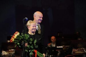 Губернатор Волгоградской области выразил соболезнования Александре Пахмутовой