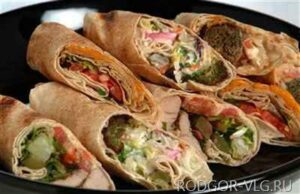 Волгоградцев кормили шашлыком и шаурмой сомнительного качества