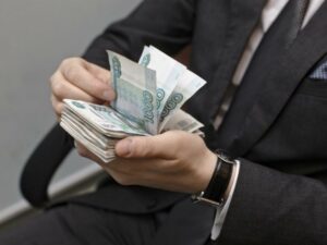 Депутат Волжской гордумы и его жена похитили из бюджета полмиллиона