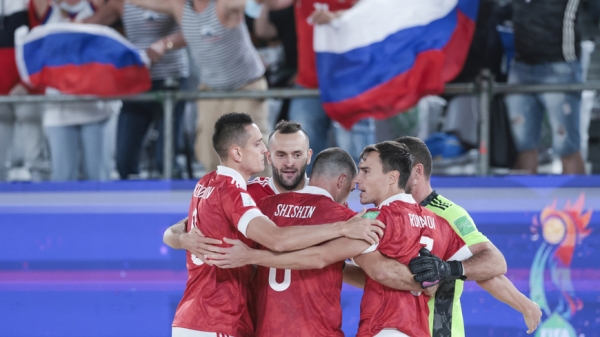 Российские футболисты-пляжники разгромили японцев