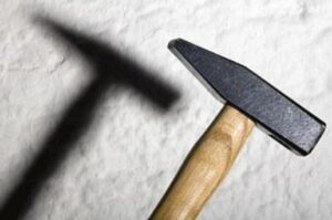 Камышанин, взорвавший дочь и полицейского, 14 раз ударил молотком тёщу