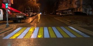 В центре Волгограда тестируют первый проекционный пешеходный переход
