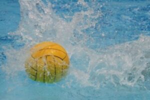 Юные волгоградские ватерполисты обыграли соперников из Севастополя