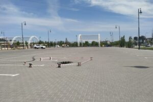 В Волгограде на парковке у «Волгоград Арены» восстанавливают покрытие