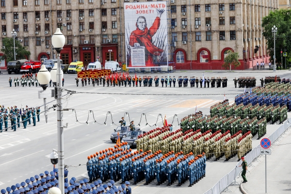 В Волгограде прошел масштабный парад Победы