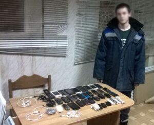 Сотрудники УФСИН задержали нарушителя при перебросе крупной партии запрещенных предметов