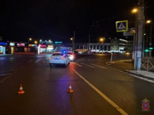 На севере Волгограда пешеход попал под колеса автомобиля