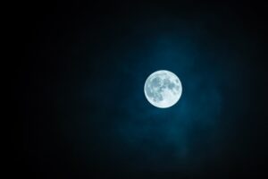 Голубая луна: грядущее новолуние принесёт этим 3 знакам зодиака удачу