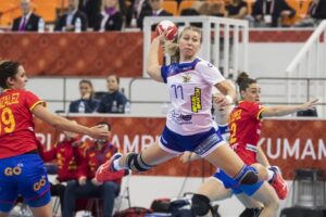 Российские гандболистки продолжают победную серию на ЧМ